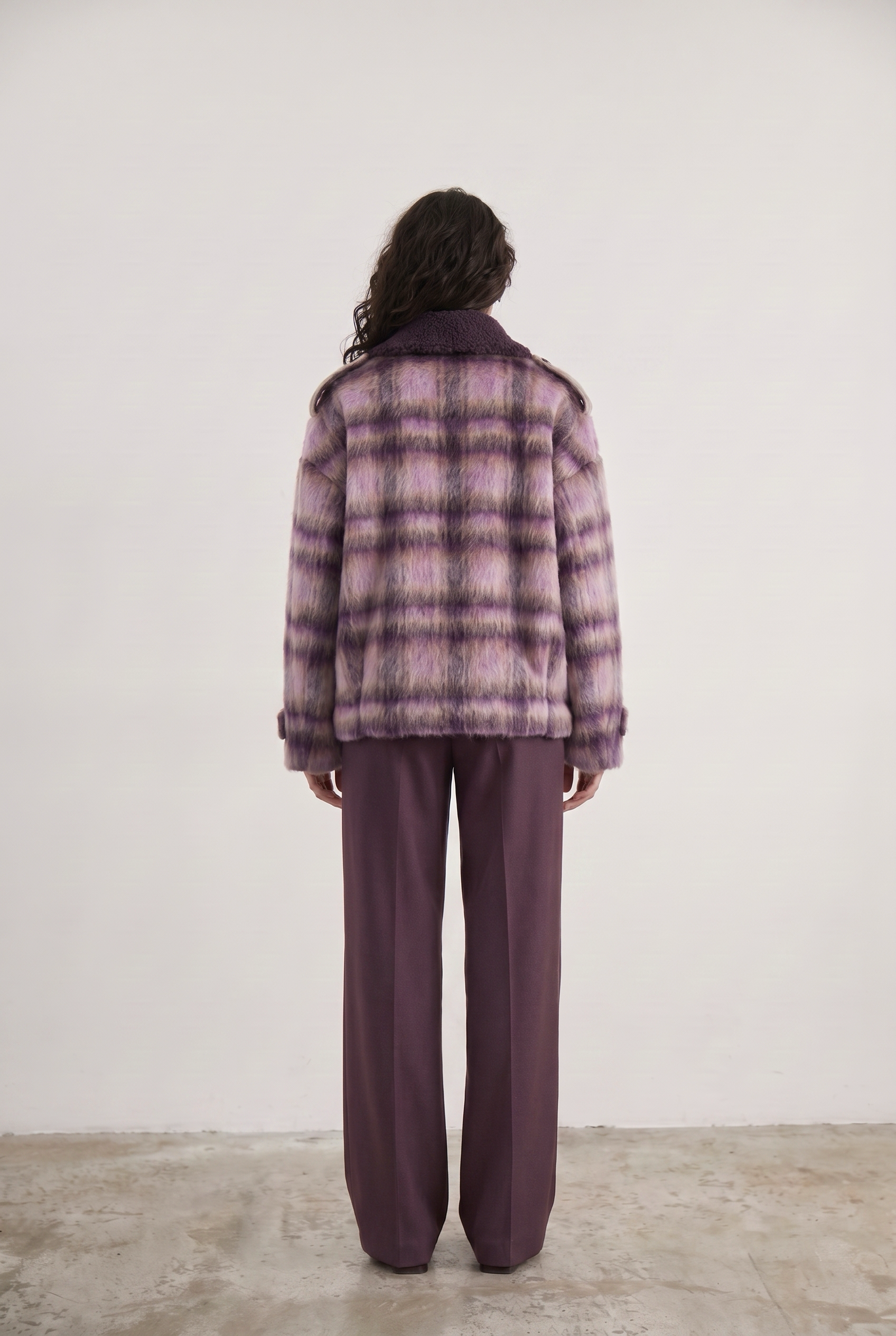 JACKIE COAT HEATHER - back view with the epaulettes and bouclé collar