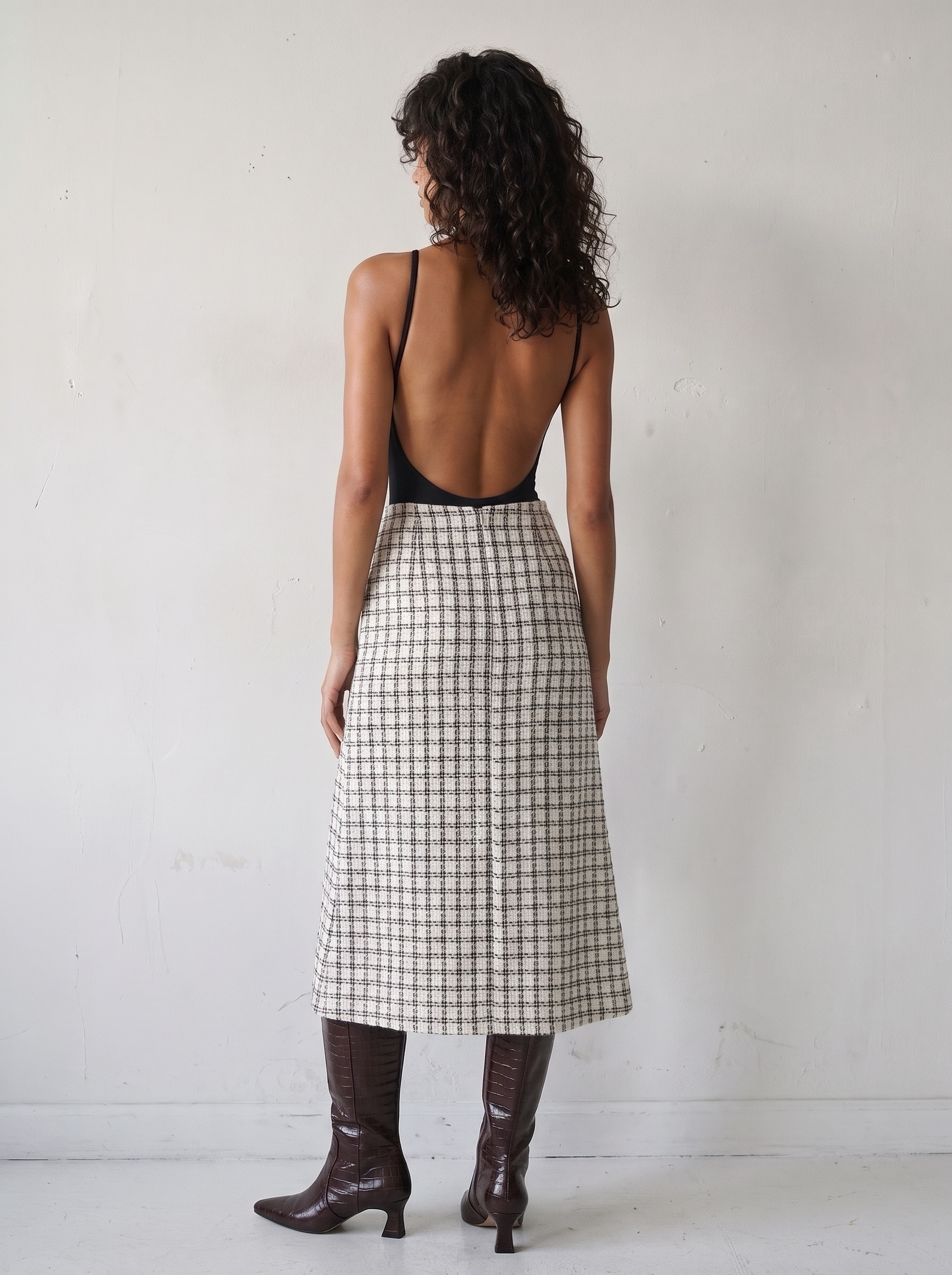 TISSAGE SKIRT MIDI ECRU - back view of the cream boucle midi skirt