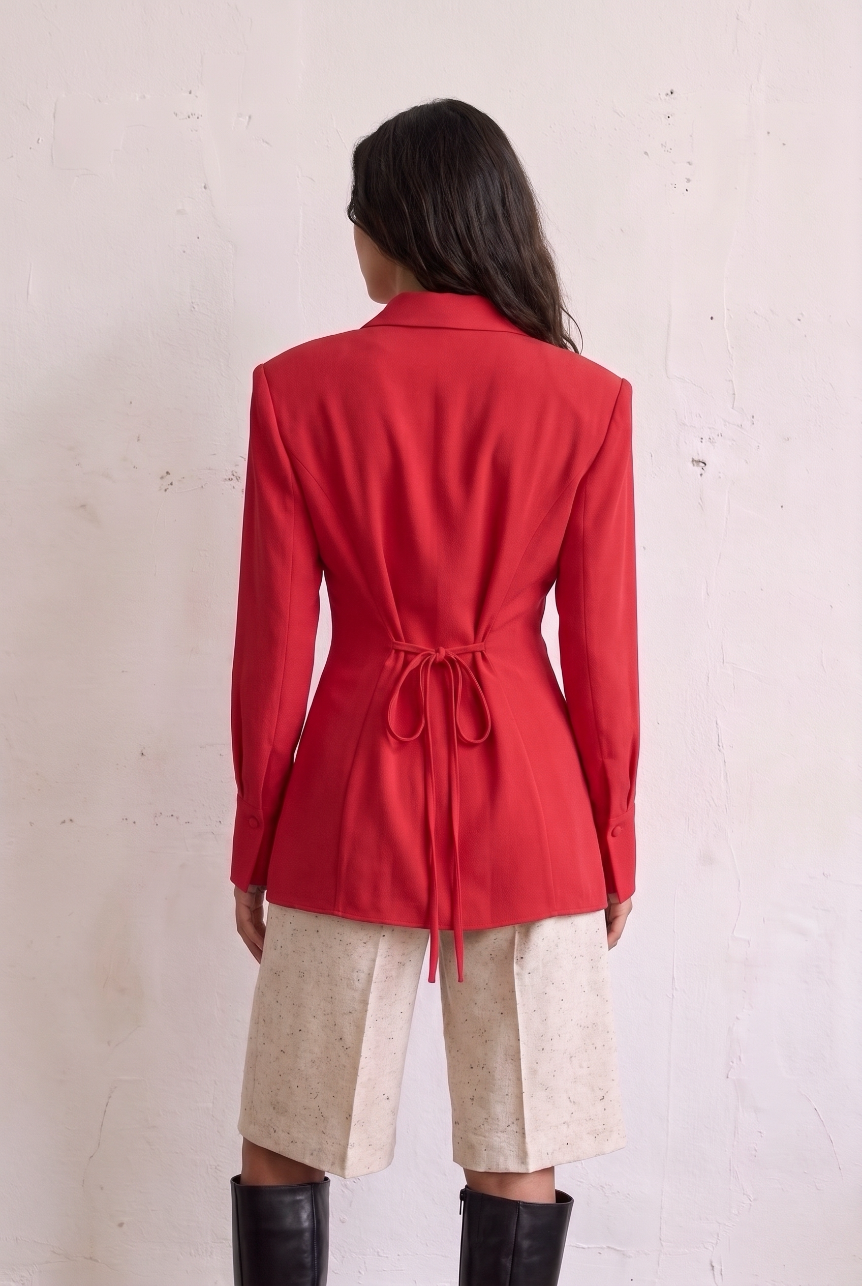 BOUTONNÉE SHIRT ÉCARLATE - back view with the tie that draws the waist in