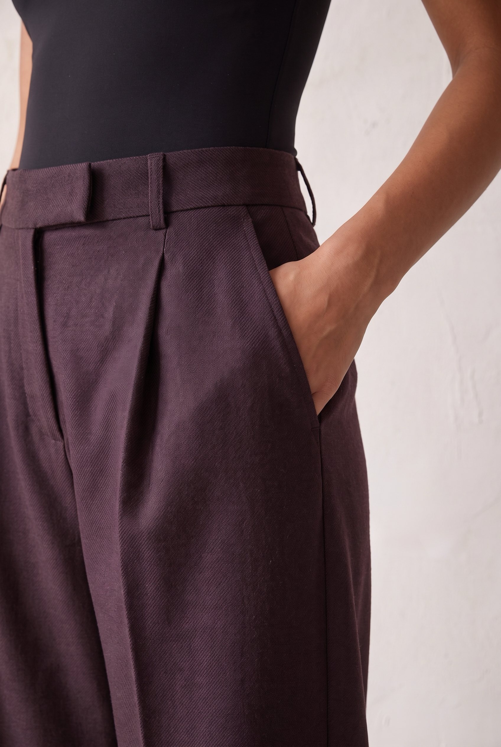 RUBAN TROUSERS PRUNE - double front pleats, belt loops and slanted side pockets